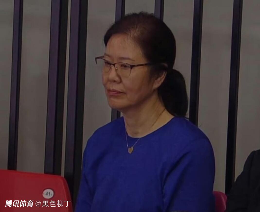 那警员冷冷道：我信不过你，这件事情你只要说漏嘴一个字，就有可能带来万劫不复的后果，到那个时候你承担得起吗？马岚哭着说：警员同志，请你放心，我就是死都要把这件事情带进棺材里，再也不提一个字。